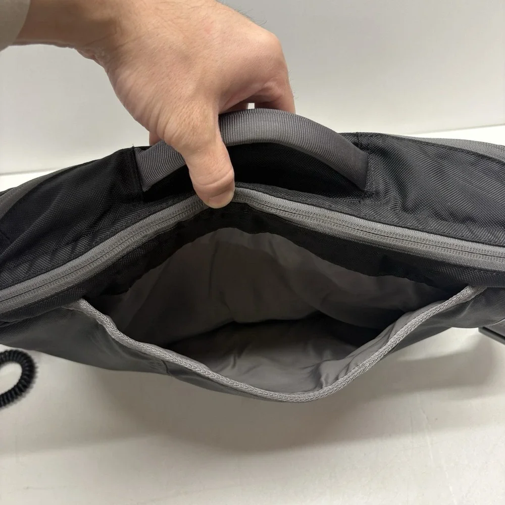 Timbuk2 Medium Messenger Laptop Bag Black Gray Crossbody Shoulder Briefcase